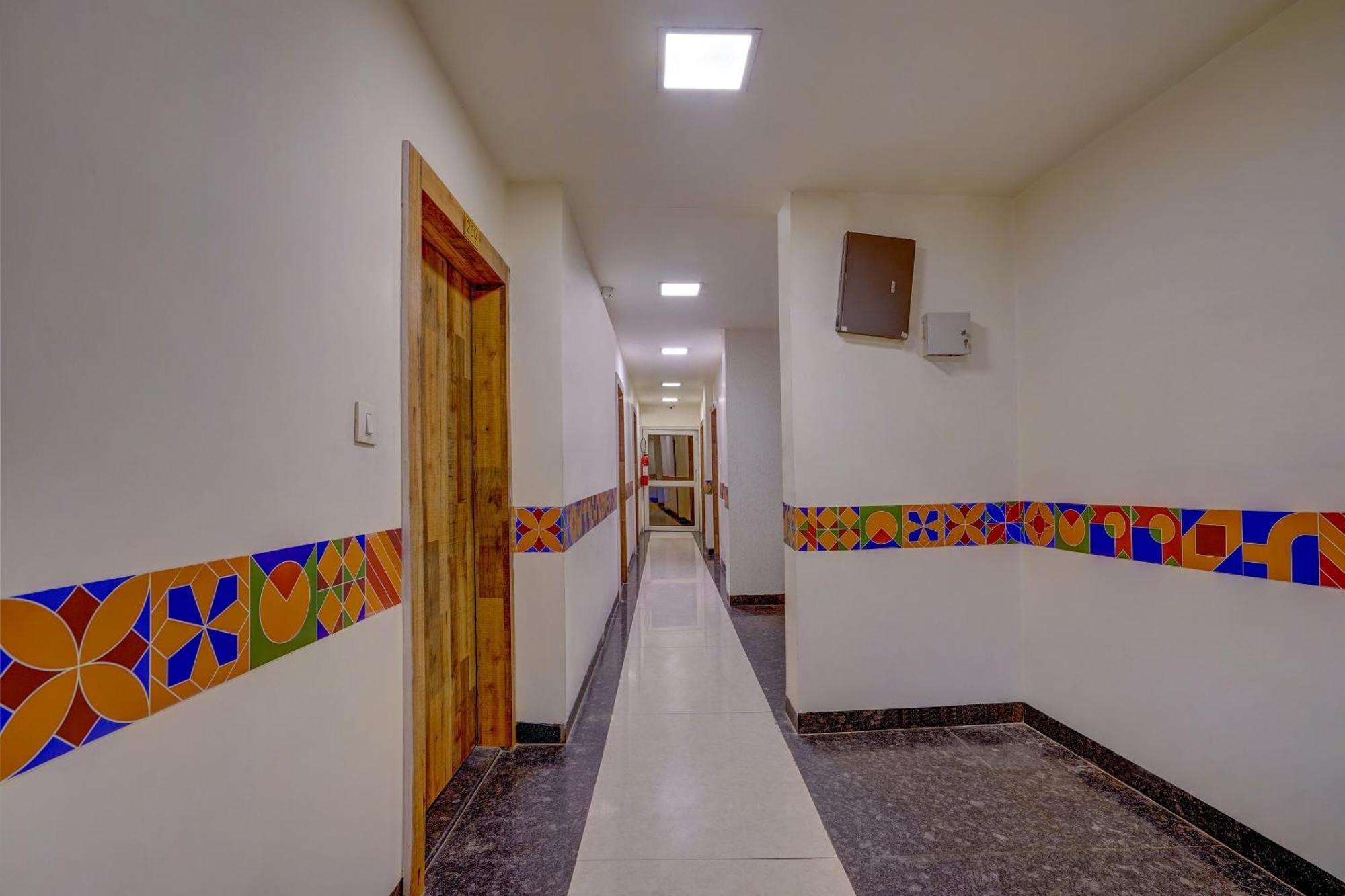 FabExpress Travellers Inn Lucknow Eksteriør bilde