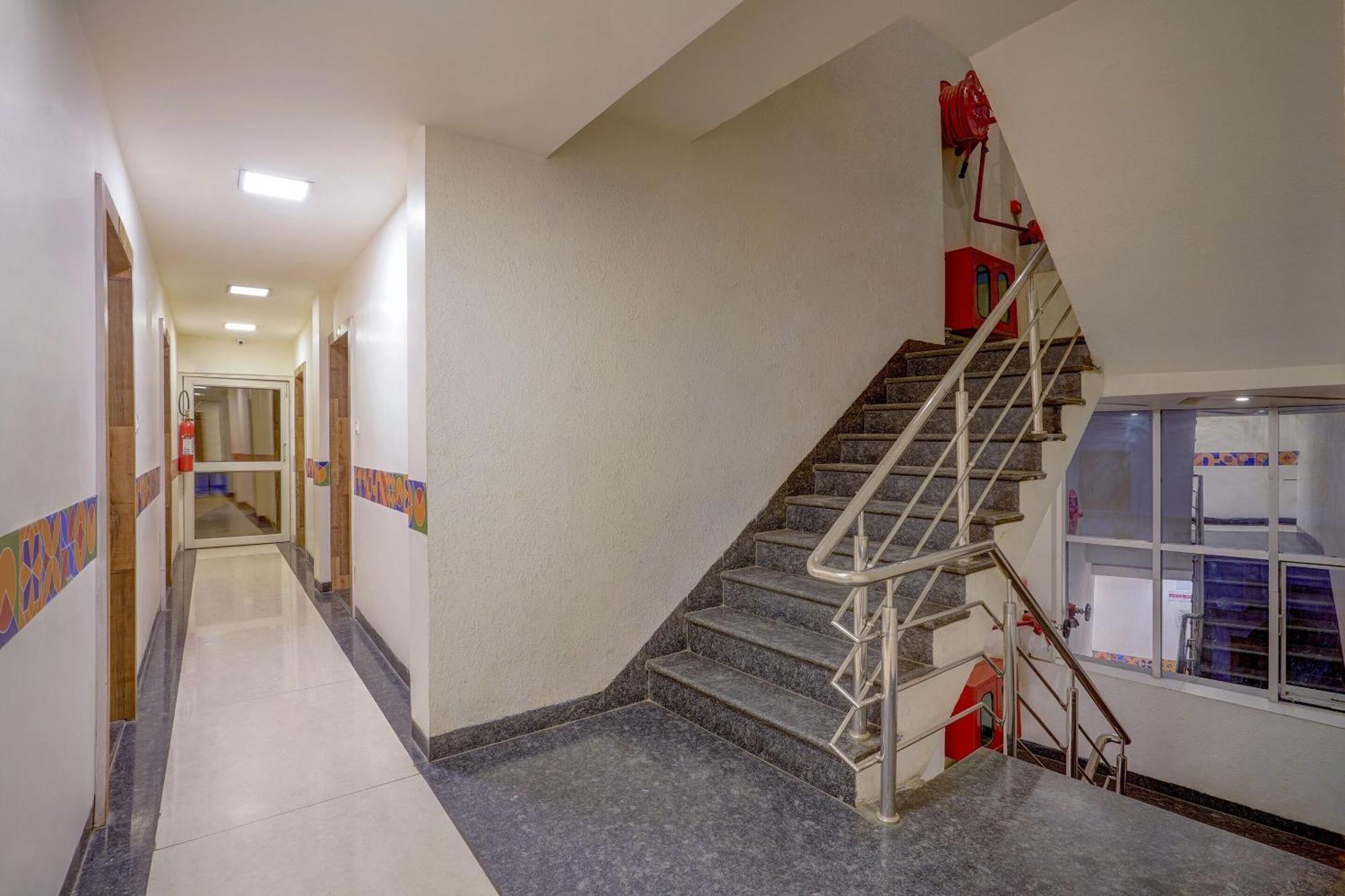 FabExpress Travellers Inn Lucknow Eksteriør bilde