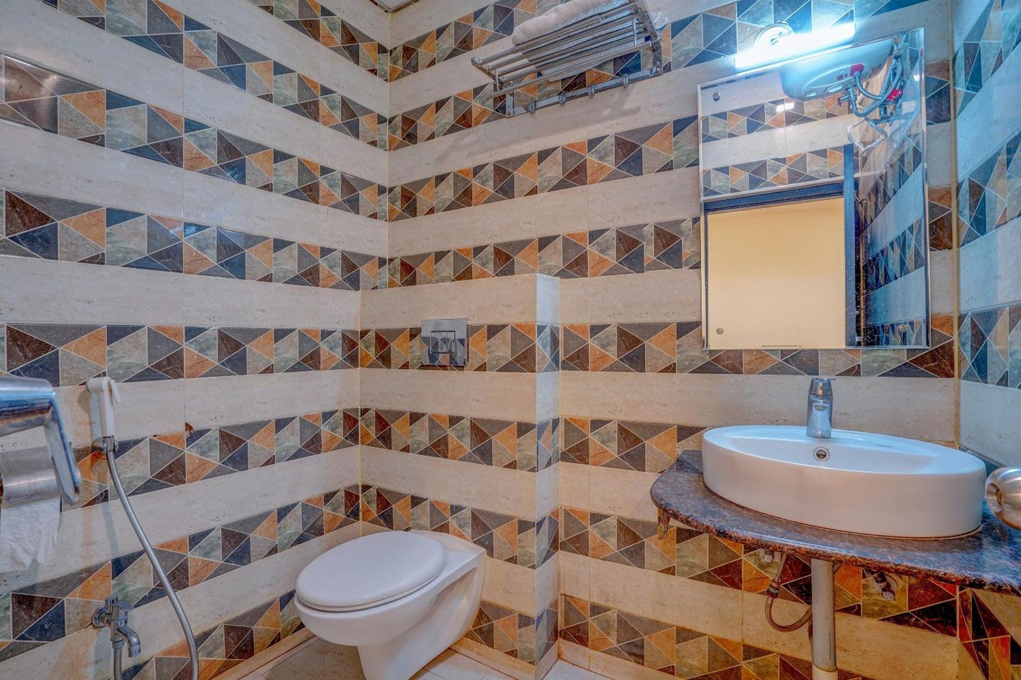FabExpress Travellers Inn Lucknow Eksteriør bilde