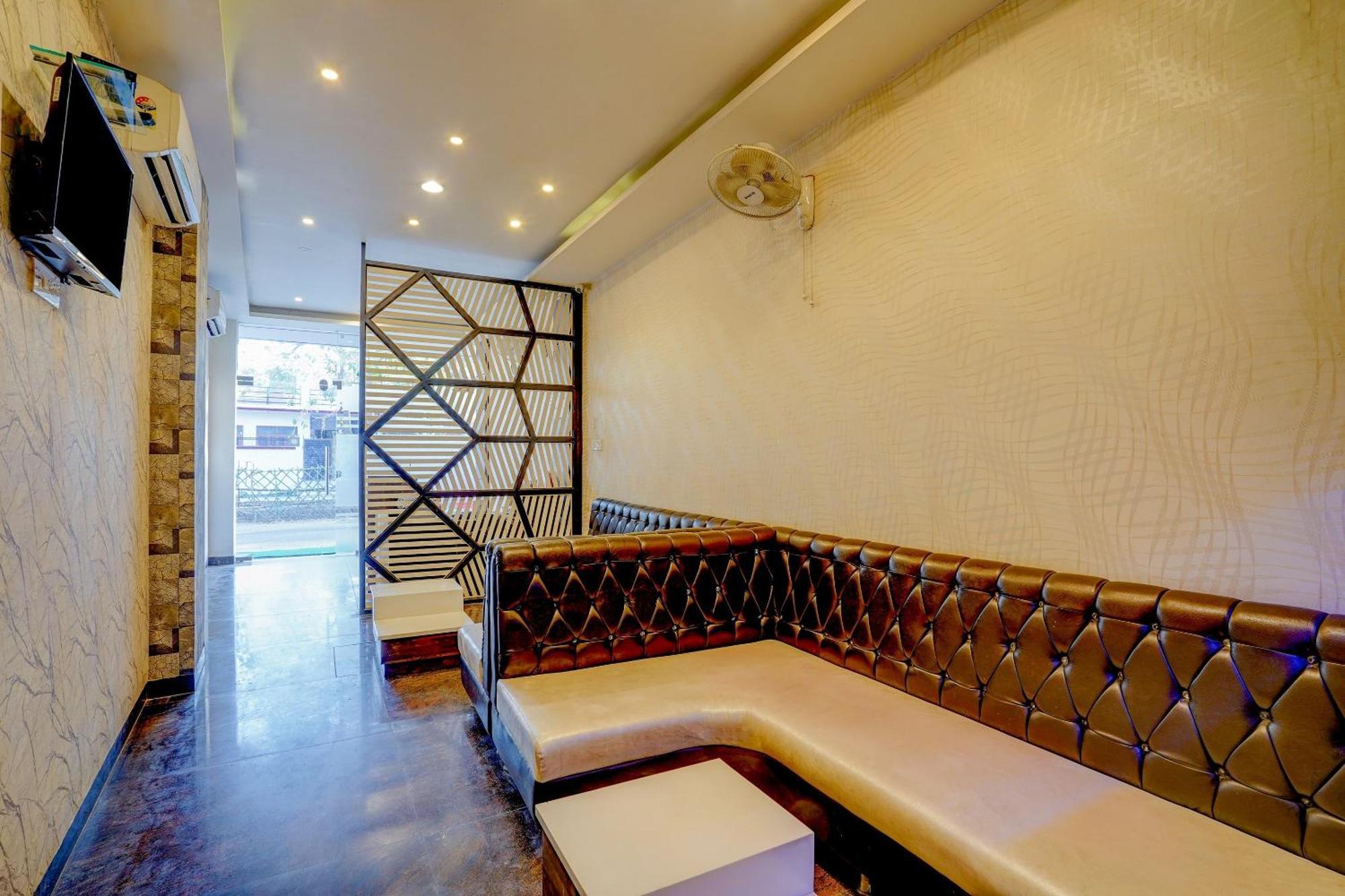 FabExpress Travellers Inn Lucknow Eksteriør bilde